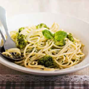 Makaronai su brokoliais ir pesto padažu