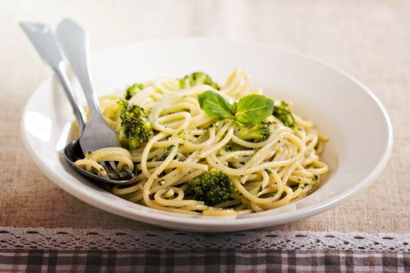 Makaronai su brokoliais ir pesto padažu
