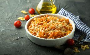 Makaronų apkepas su mėsos padažu