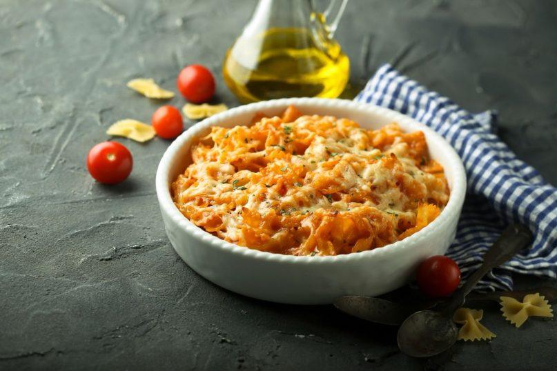 Makaronų apkepas su mėsos padažu