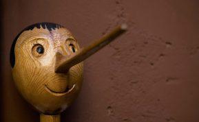 Melas ir jo trumpos kojos: 8 pagrindiniai ženklai, kurie išduos melagį