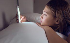 Mėlynos ekranų šviesos poveikis odai