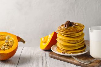 Moliūgų blynai su sviestiniu sirupu