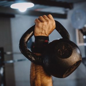 Naujos sporto ir sveikatingumo mados, kainuojančios traumas ir virškinimo problemas