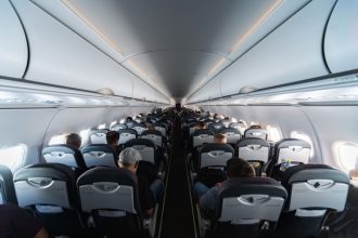 Nematomos grėsmės ore: stiuardesės perspėjimas, kurio nepaisome lėktuve