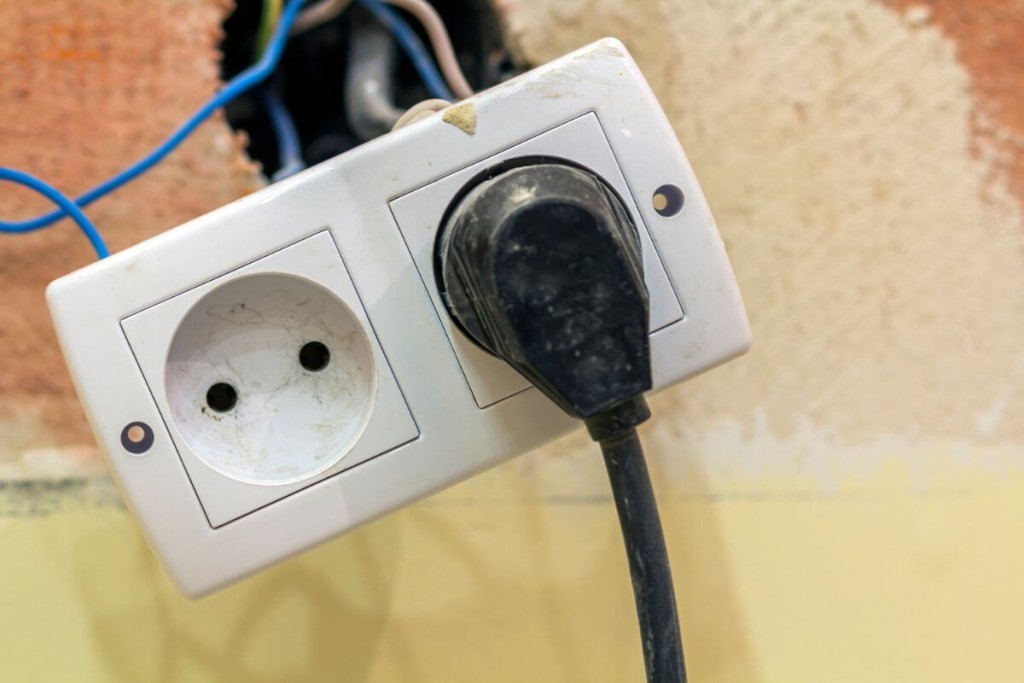 Netvarkinga moteris. Netvarkingai palikti laidai