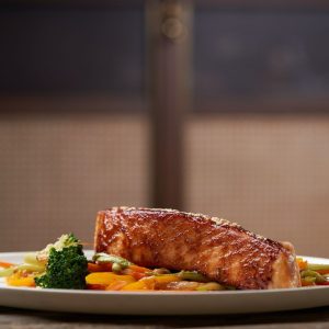 Orkaitėje keptas upėtakis su teriyaki padažu