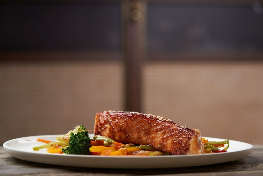 Orkaitėje keptas upėtakis su teriyaki padažu