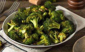 Orkaitėje kepti brokoliai su padažu