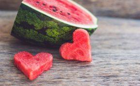 Per kelias akimirkas atsikratykite arbūzo sėklų pasinaudodami šiuo triuku