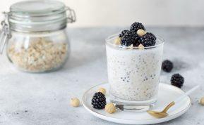 Per naktį brinkintos avižos su gervuogėmis