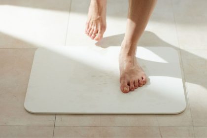 Prakaituojančių pėdų ir grybelio neliks nė kvapo su šiuo namuose turimu produktu.