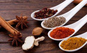 Prieskonių deriniai įvairiems patiekalams.