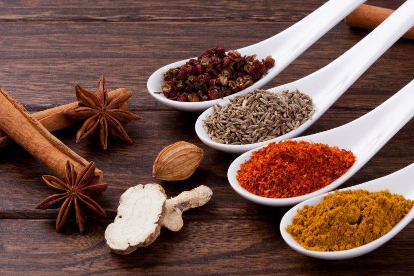 Prieskonių deriniai įvairiems patiekalams.