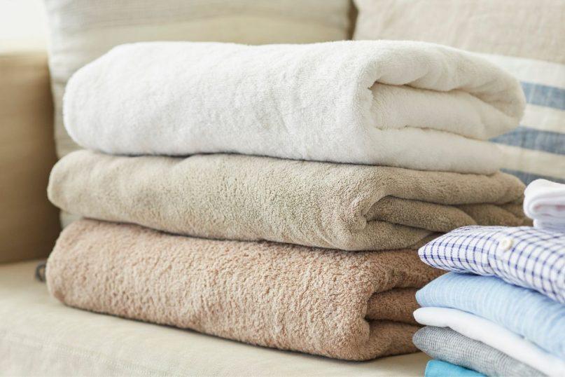Rankšluosčiai tampa kieti ir šiurkštūs? Štai didžiausios klaidos, kurias darote skalbdami