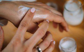 Rankų kremas su kanapių aliejumi. Kaip pasigaminti?