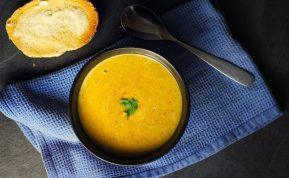 Raudonųjų lęšių ir moliūgų sriuba