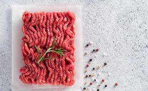 Šaldyta mėsa. Šis triukas padės atšildyti maltą mėsą per 20 minučių