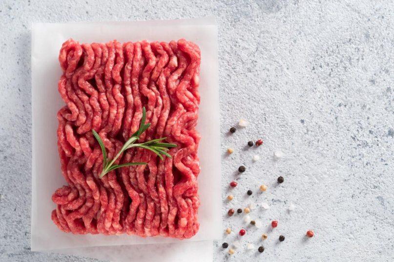Šaldyta mėsa. Šis triukas padės atšildyti maltą mėsą per 20 minučių