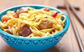 Saldžiarūgštė kiauliena su makaronais