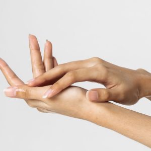 Šis „Soap Nails“ nagų lakavimo trendas jau spėjo užkariauti minimalistų širdis
