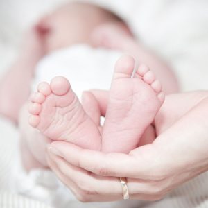 Šokiruojantis atvejis Čekijoje: 12-metė pagimdė kūdikį, nė vienas suaugęs nepastebėjo jos nėštumo