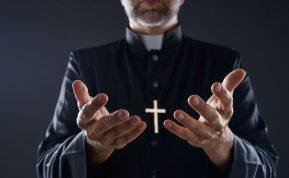 Šokiruojantis nusikaltimas kaimyninėje Lenkijoje: kunigas kaltinamas žiauria žmogžudyste