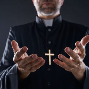 Šokiruojantis nusikaltimas kaimyninėje Lenkijoje: kunigas kaltinamas žiauria žmogžudyste