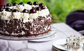 Šokoladinis tortas su vyšniomis