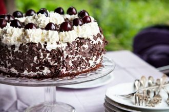 Šokoladinis tortas su vyšniomis