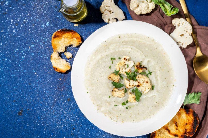 Trinta brokolių ir žiedinių kopūstų sriuba