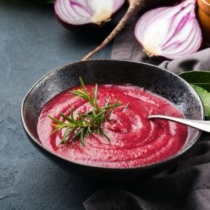 Trinta burokėlių sriuba su pomidorais