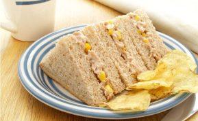 Tuno ir kukurūzų sumuštinis