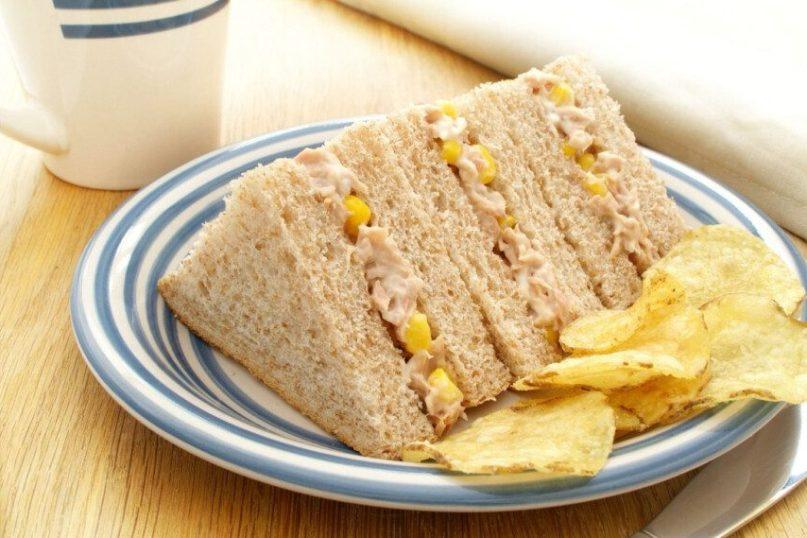 Tuno ir kukurūzų sumuštinis