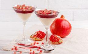 Vanilinė jogurto panakota su granatais