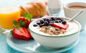 Ar galima praleisti pusryčius? Štai ką sako mitybos ekspertai