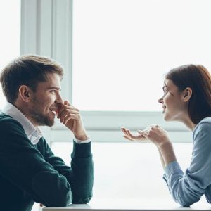 Ar moterys kalba daugiau nei vyrai? Naujas tyrimas apie šį mitą