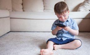 Ar tėvai leidžia vaikams per daug ekranų laiko? Štai ką sako specialistai