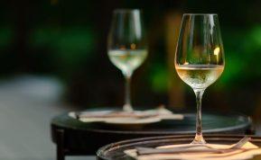 Baltojo vyno ir maisto deriniai: tobulos skonių harmonijos paslaptys