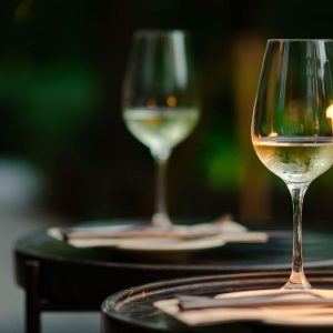 Baltojo vyno ir maisto deriniai: tobulos skonių harmonijos paslaptys