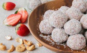 Braškių rutuliukai: sveikas ir greitas užkandis