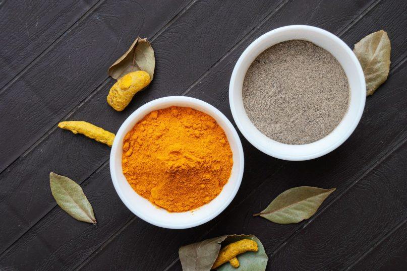 Ciberžolė ir juodieji pipirai: auksinis duetas jūsų sveikatai