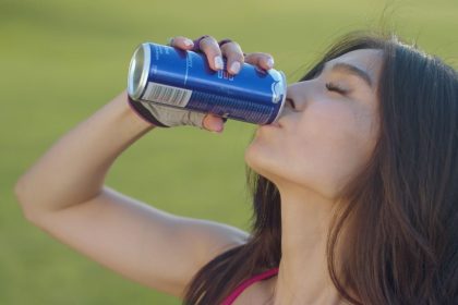Energinių gėrimų pavojai: kodėl verta riboti jų vartojimą?