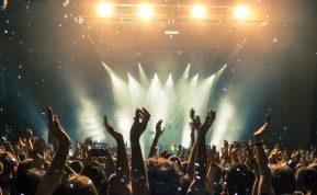 Gyvos muzikos galia: kodėl koncertai suteikia ilgalaikę laimę ir prasmę?