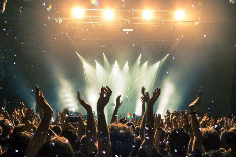 Gyvos muzikos galia: kodėl koncertai suteikia ilgalaikę laimę ir prasmę?