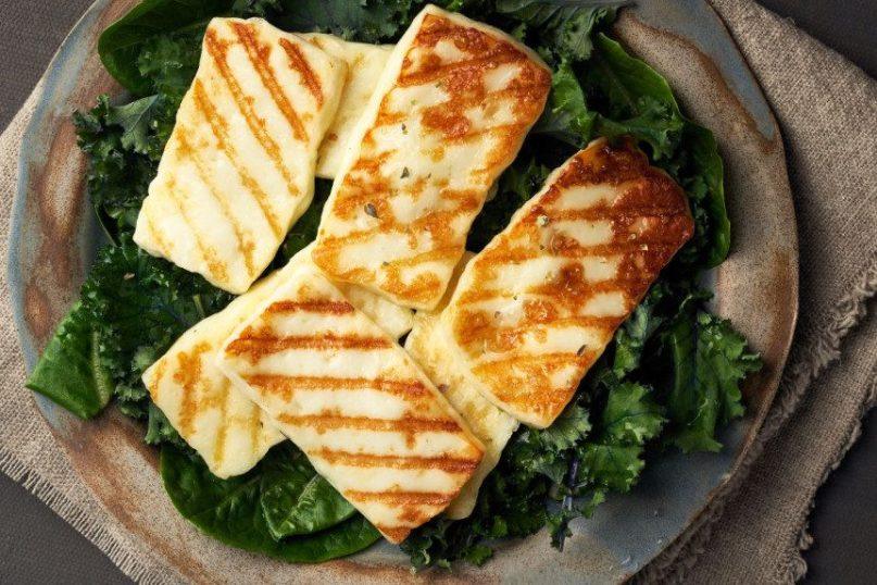 Halloumi sūris: maistingas, sotus ir skanus – bet ar tikrai sveikas pasirinkimas?