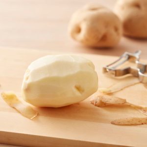 Juoduojančios bulvės: ar jas saugu valgyti ir kaip to išvengti?