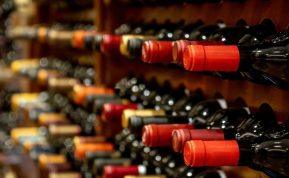 Kaip atpažinti prastos kokybės vyną: užrašai, kurių reikėtų vengti