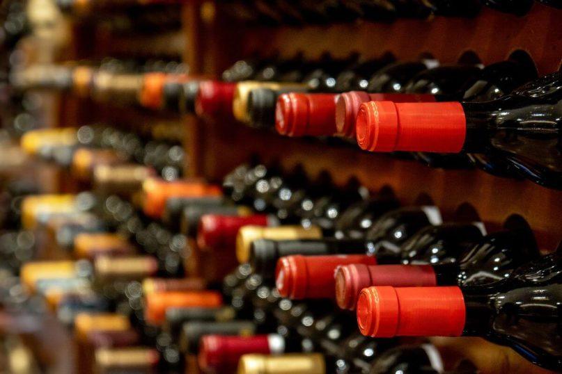 Kaip atpažinti prastos kokybės vyną: užrašai, kurių reikėtų vengti