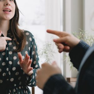 Kaip gynybiškumas griauna santykius ir kaip jo atsikratyti?
